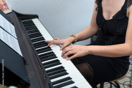 Fotografía Elegant Young Pianist Masterfully Plays the Black Keys