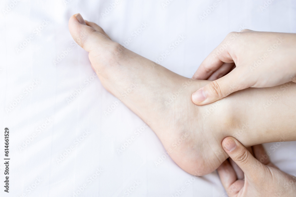 Young woman with Flat Feet,painful in heel,hurt the ankle,foot has an