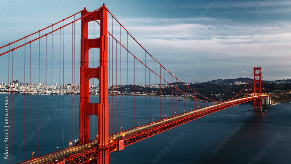 Fototapeta premium dusk at golden bridge, San Francisco, California, USA