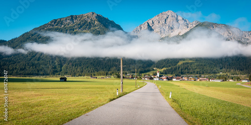 Weg nach Heiterwang in den Alpen von Tirol im Sommer photo