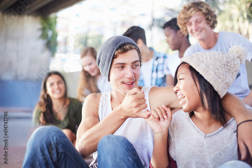 фотографія Teenage couple hooking pinky fingers