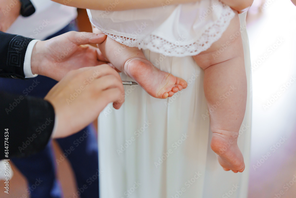 Obraz premium Cute details of the ritual of baptism in the Orthodox Church. 