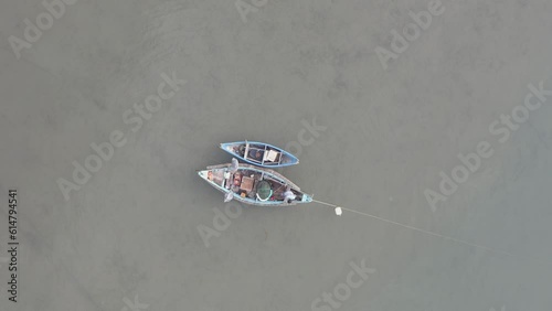 Below is a footage of the coastal village life in Thua Thien Hue province, showing the scene of people anchoring their boats to the shore to end a day of work. photo