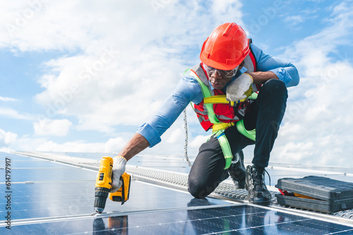 Wallpaper Mural African American engineer maintaining solar cell panels on factory building rooftop. Technician working outdoor on ecological solar farm construction. Renewable clean energy technology concept Torontodigital.ca