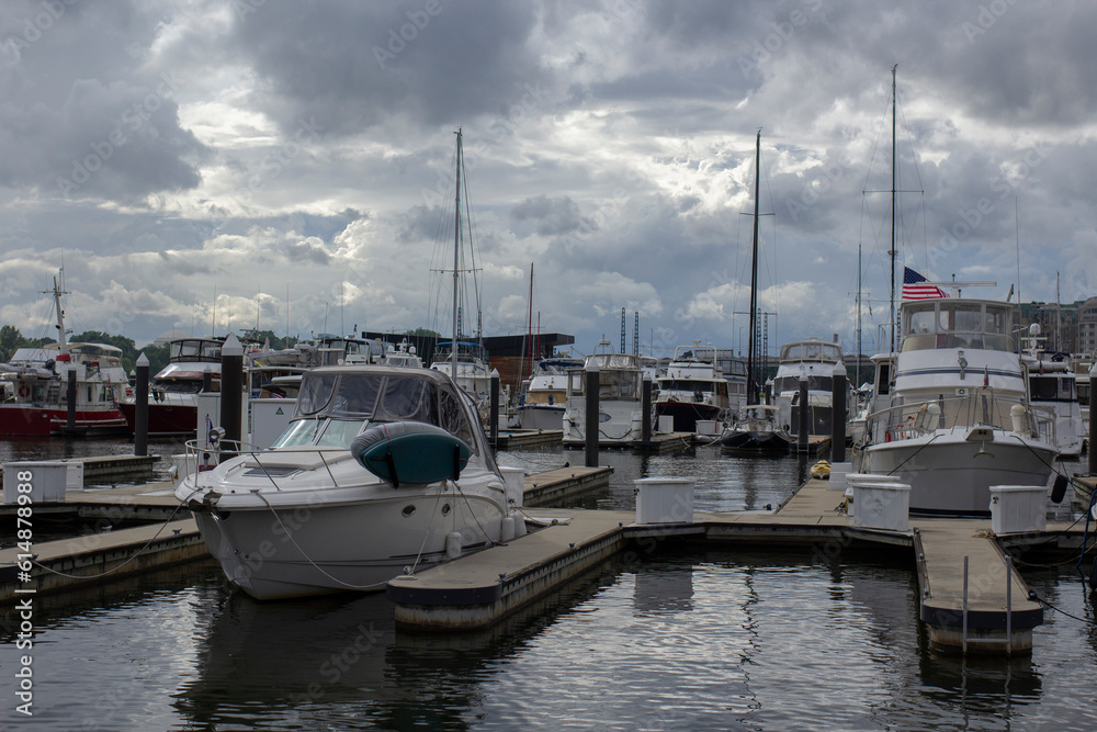 Fototapeta premium Dock and boat on Potomac river Washington DC