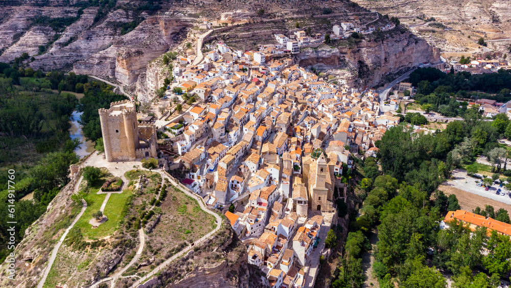 Vista panorámica de Alcalá del Júcar, un precioso pueblo deAlbacete, en Castilla la Mancha (España)