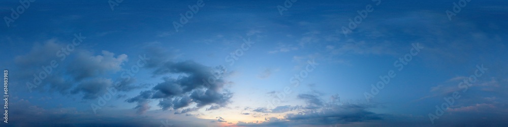 360° Panorama, Wolken, Abendhimmel, Aonnenuntergang, ohne Boden, zur Verwendung in 3D-Grafiken, Himmelsersatz für Kompositionen in sphärischen Luft- und Bodenpanoramen als Himmelskuppel
