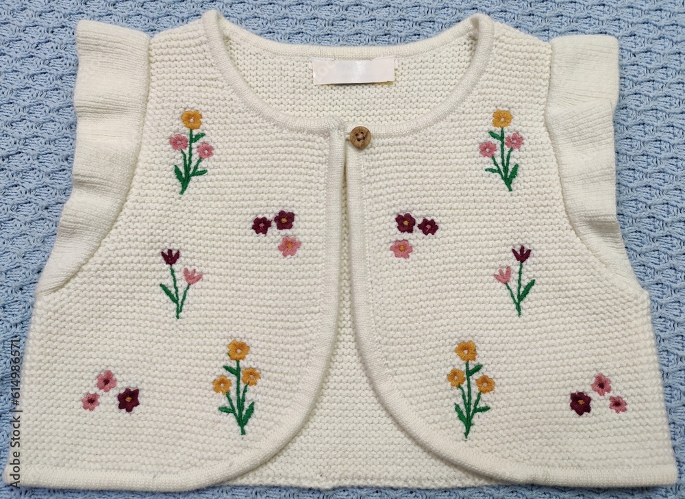 Floral embroidered and ruffles Trims bolero shape knitwear girls sweater vest and vest cardigan  - obrazy, fototapety, plakaty 
