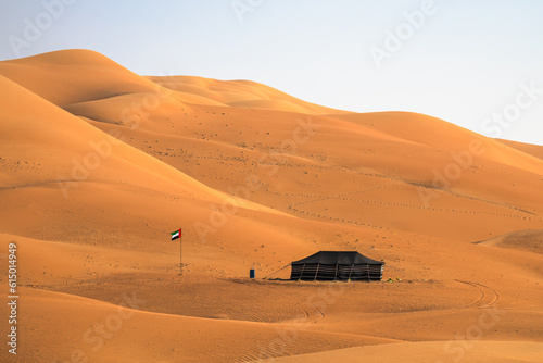Fototapeta Naklejka Na Ścianę i Meble -  Arabian Tent  in the liwa desert abu Dhabi with uae flag 