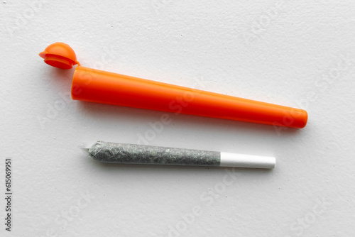 Joint mit Hülle