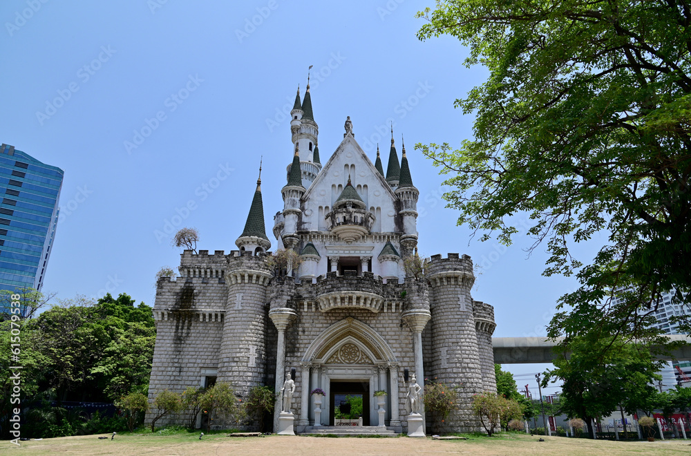Fototapeta premium BANGKOK, THAILAND - JUNE 21, 2023 : The Beautiful Ancient Old Castle at JODD FAIRS DanNeramit with blue sky background at Thailand.