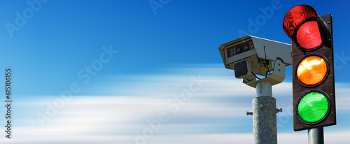 Foto Closeup of a traffic light and a traffic control camera against a clear blue sky in motion with copy space