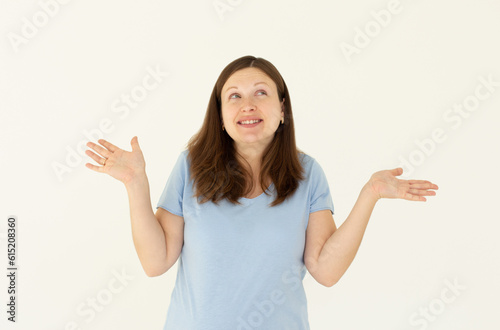 Sorry dont know, cant say. Cheerful cute pregnant girl, wear blue t-shirt, shrugging with hands sideways make awkward smile, apologizing, white background