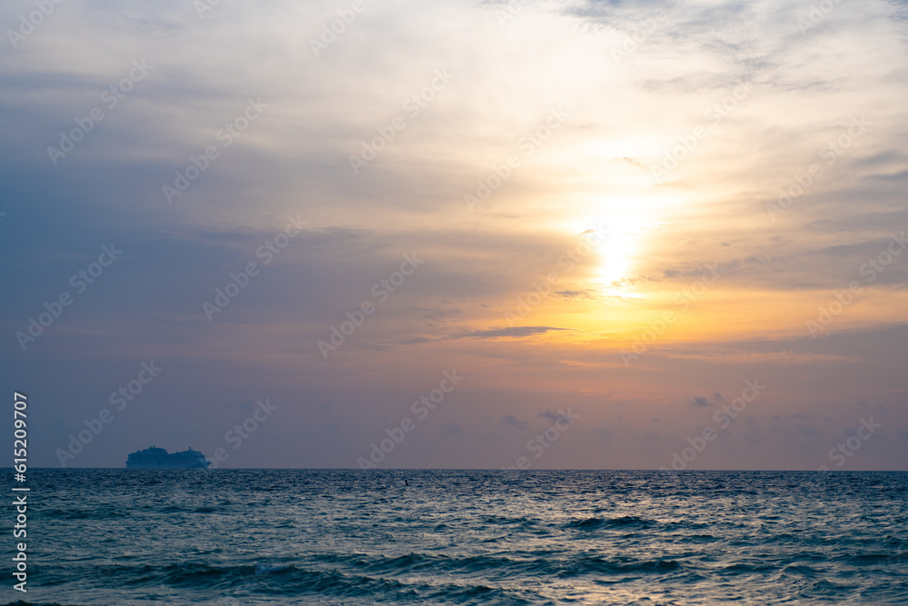 Obraz premium peaceful seascape nature at sunset. summer seascape nature at sunset. seascape nature at sunset sky. seascape nature at sunset.