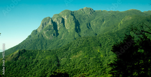 Montanhas e região serrana entre as cidades de curitiba e morretes no paraná © rafaelnlins