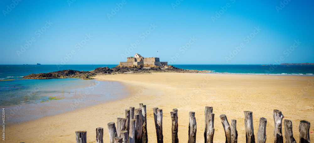 National fort in Saint Malo- Brittany in France - obrazy, fototapety, plakaty 