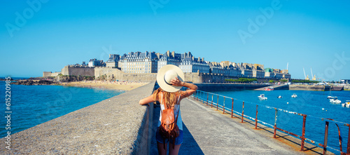 Photo Woman tourist in Saint Malo- France