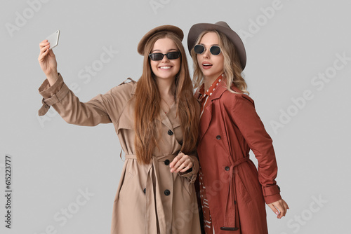 Young sisters with mobile p...