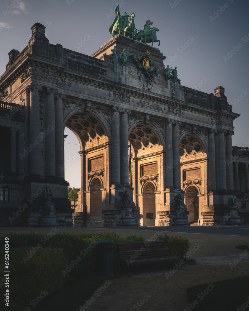 Fototapeta premium Famous triumphal arch in Brussels, Belgium in summer