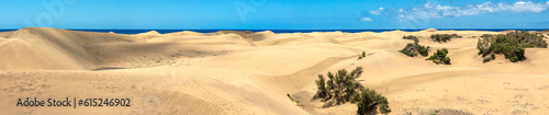 Panoramablick auf die Dünen von Maspalomas auf der kanarischen Insel Gran Canaria, an der Küste des Atlantiks.