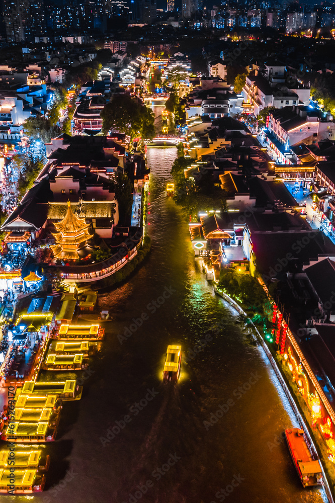 Obraz premium Aerial photography of night view of pleasure boats shuttling on the Qinhuai River in Nanjing, Jiangsu, China