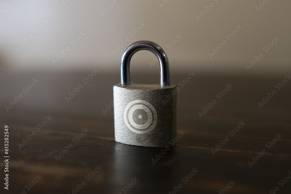 Naklejka premium Security lock with bullseye symbol