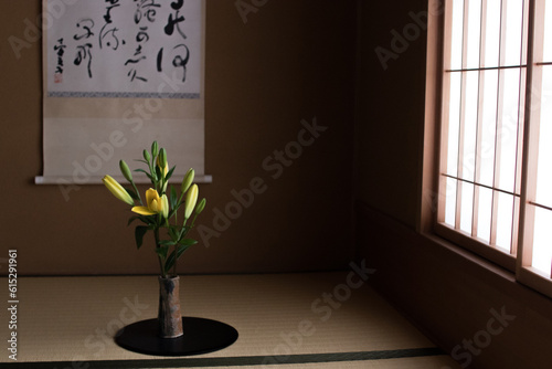 日本の旅館の花、掛け軸