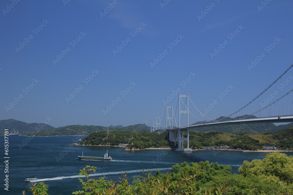 来島海峡展望館から見た晴天の来島海峡大橋