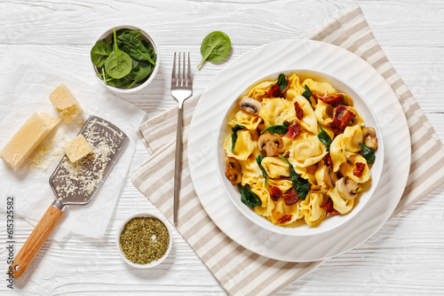 hot tortellini with mushrooms, spinach and bacon