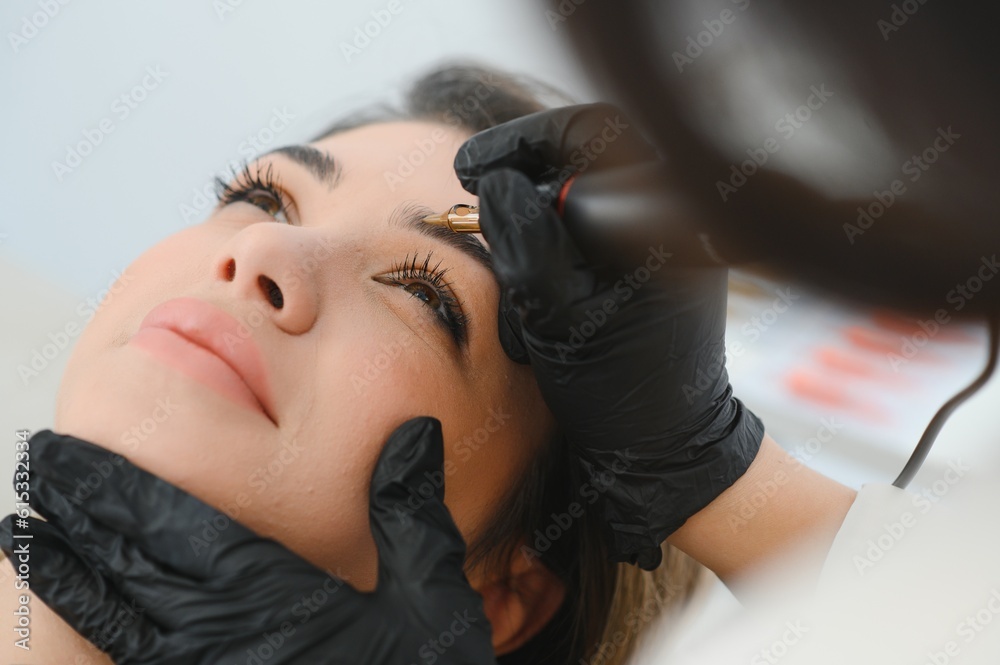 Master making permanent eyebrow make up Master making permanent eyebrow make up