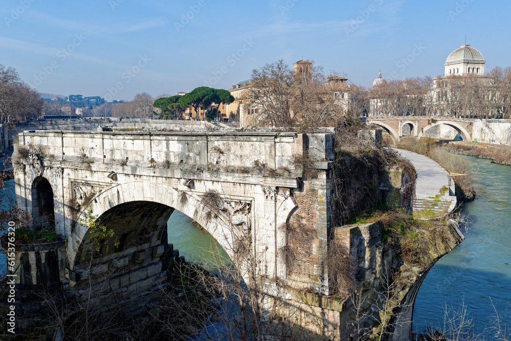 Pont en ruine 