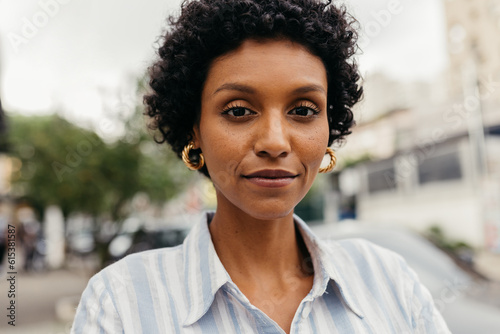 Portrait of a confident young woman loking at the camera