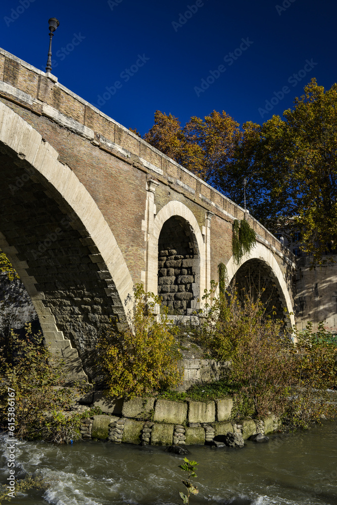 Ponts en arc sur le Tibre à Rome