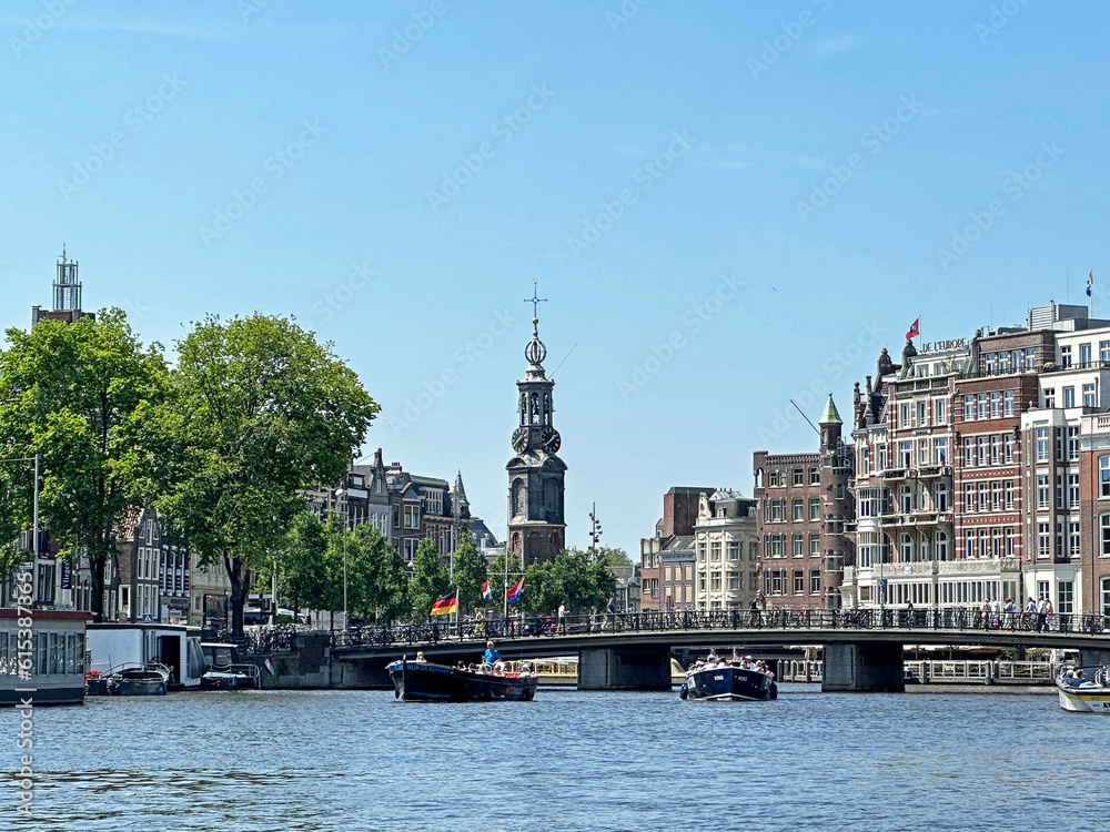 Fototapeta premium Mit dem Boot zum Turm