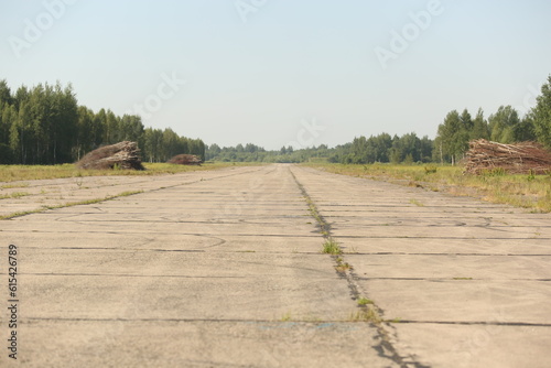 Slika na platnu abandoned military airfield