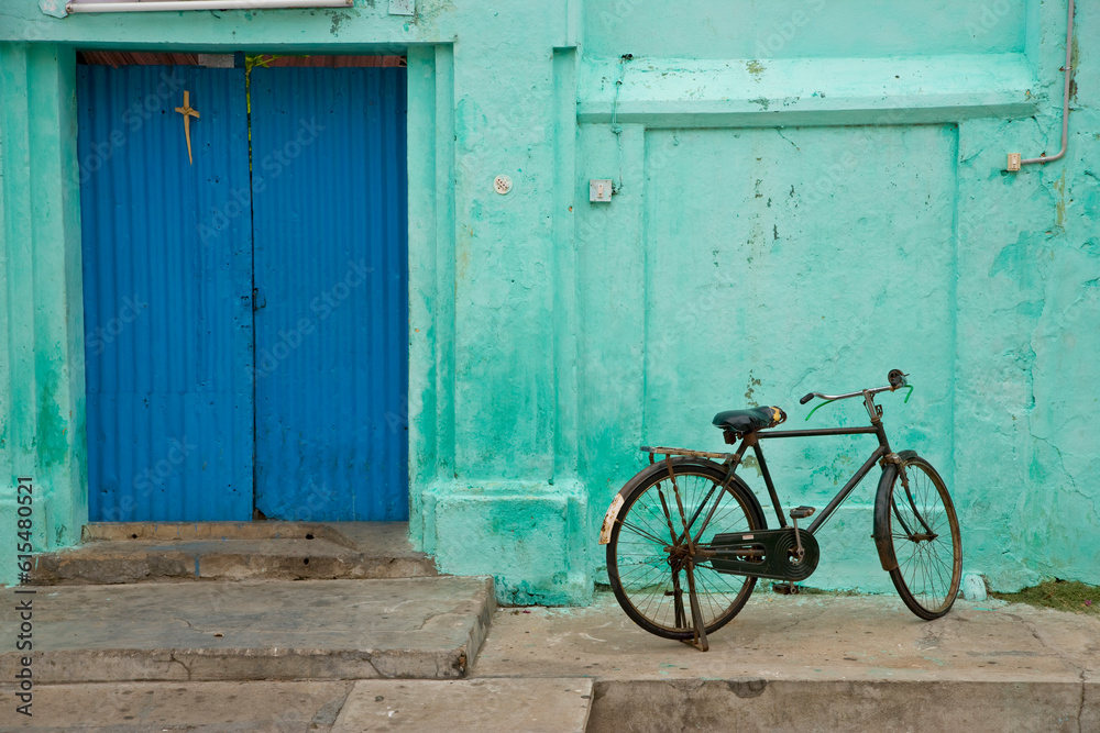 bicycle-parked-outside-a-home-in-pondicherry-the-french-area-of-south