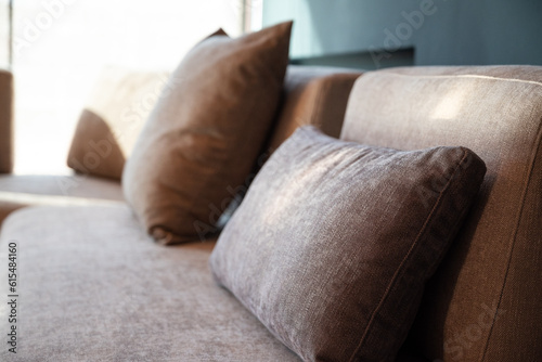 Interior of living room with sofa, modern home. dettagli di divano e cuscini photo