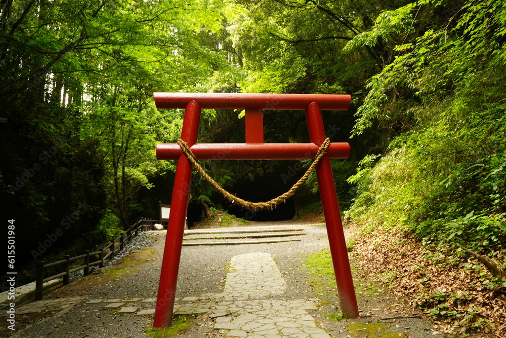 Mizonokuchi Doketsu or Cave in Kagoshima, Japan - 日本 鹿児島 溝ノ口洞穴 鳥居 Mizonokuchi Doketsu or Cave in Kagoshima, Japan - 日本 鹿児島 溝ノ口洞穴 鳥居