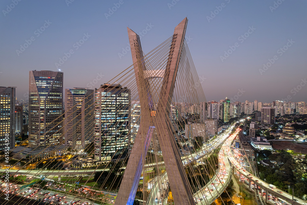 Obraz premium Octavio Frias de Oliveira Bridge, São Paulo, Brazil