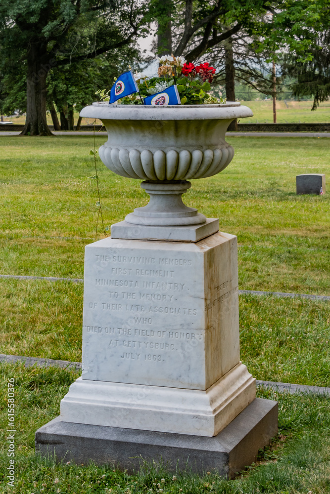 Obraz premium Memorial Urn, First Minnesota Infantry Regiment, Soldiers National Cemetery, Gettysburg Pennsylvania USA
