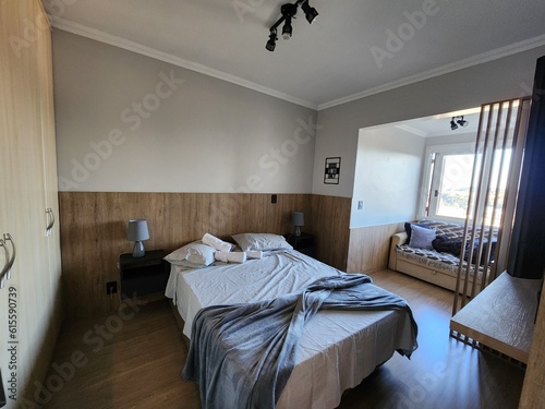 cama de casal bagunçada