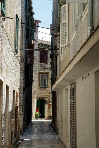 Fototapeta Naklejka Na Ścianę i Meble -  narrow alleys in sibenik old town