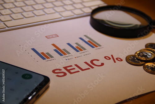 Taxa Selic - Gráfico representando evolução, lupa, teclado e calculadora. photo