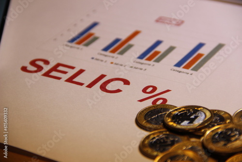 Taxa Selic - Gráfico representando evolução e algumas moedas de Real. photo