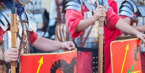 Tableau sur toile Reenactors as roman legionaries in formation