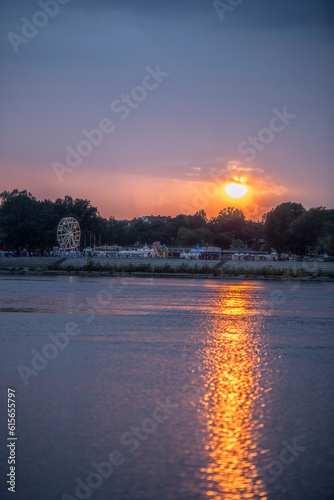 sundown, niebo, woda, słońce, rzeka, jezior, krajobraz, charakter, dzisiejszy wieczór, wieczorny, chmura, gród, noc, morski, wschody, chmura, blękit, brydż, pomarańcz, ciemny, lato, iskra, piękne, zół photo