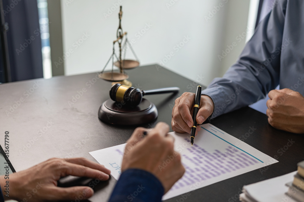 Counseling between businessmen and male lawyers or judge counseling offers team meetings with clients, legal and legal services concepts. Counseling between businessmen and male lawyers or judge counseling offers team meetings with clients, legal and legal services concepts.