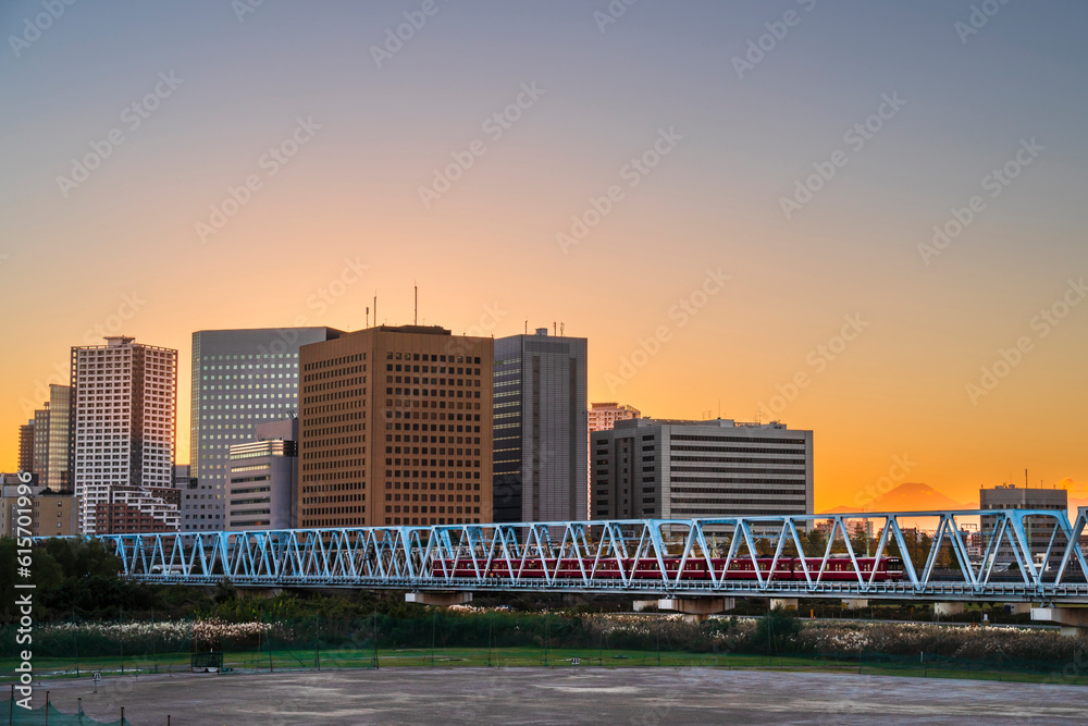 夕方の川崎の街並みと富士山【神奈川県・川崎市】
Kawasaki cityscape and Mt. Fuji in the evening - Kanagawa, Japan 夕方の川崎の街並みと富士山【神奈川県・川崎市】
Kawasaki cityscape and Mt. Fuji in the evening - Kanagawa, Japan