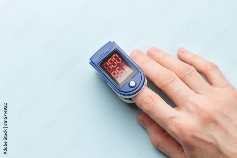 Pulse oximeter measuring oxygen saturation in blood and heart rate Pulse oximeter measuring oxygen saturation in blood and heart rate