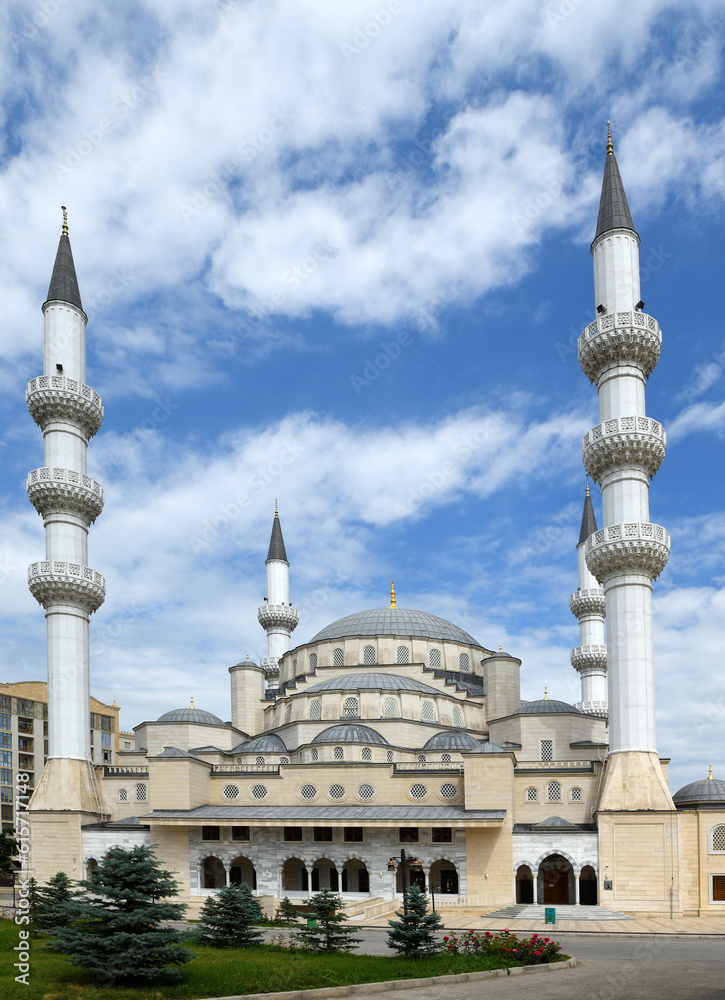 Φωτογραφία Central Mosque of Imam Sarakhsi in center of Bishkek, Kyrgyzstan